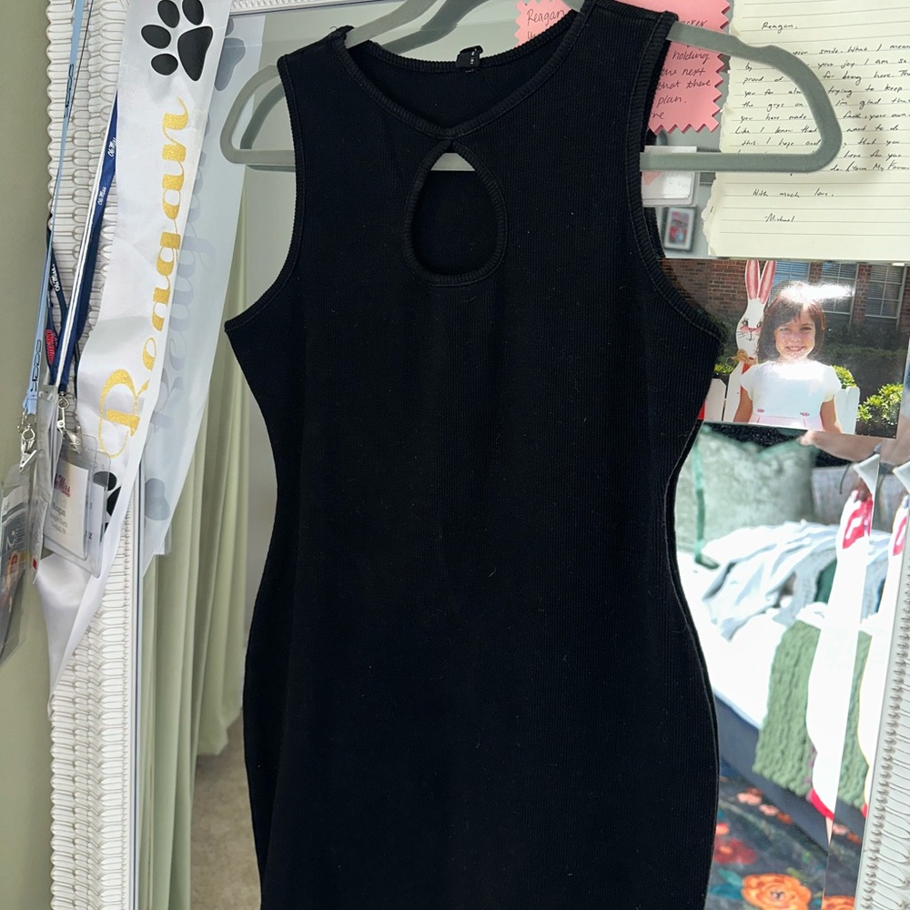 Black Sleeveless Dress